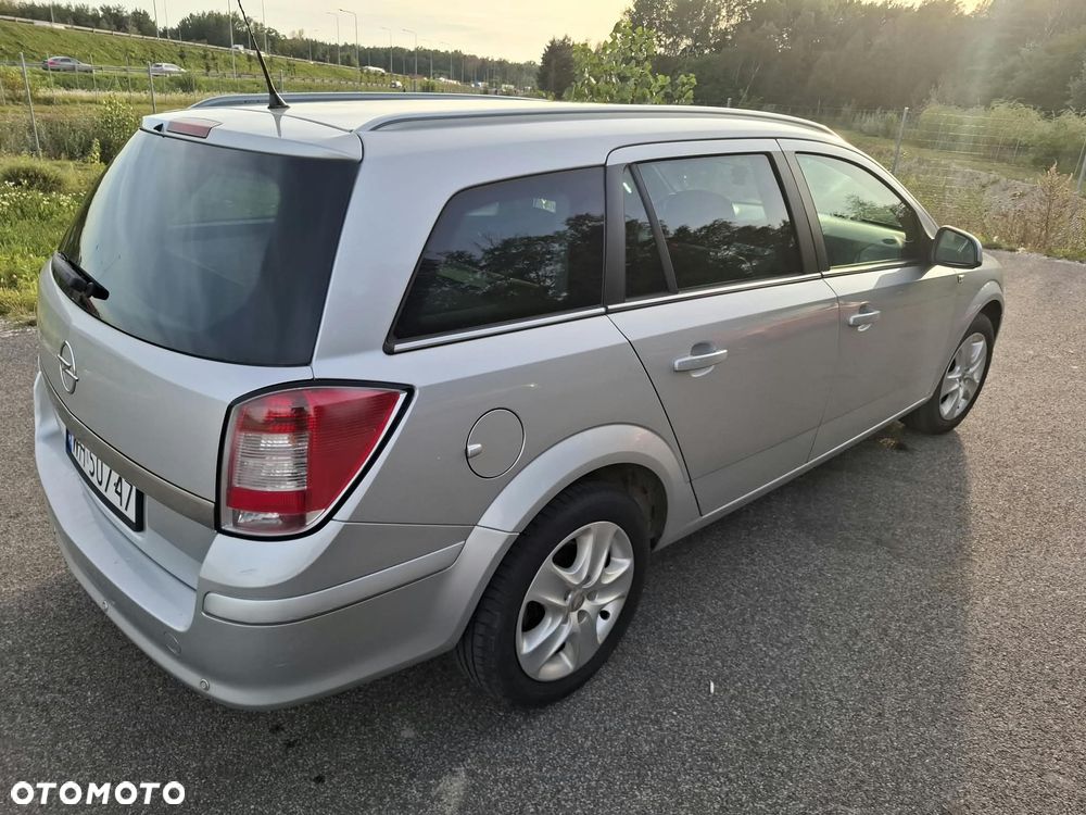 Opel Astra 2011 photo 4