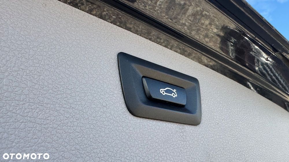 BMW Seria 3 318d DPF Edition Sport - 26