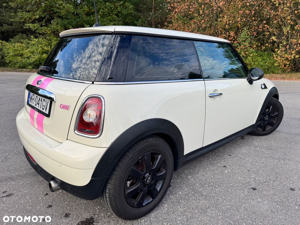 Mini One 2009 photo 5