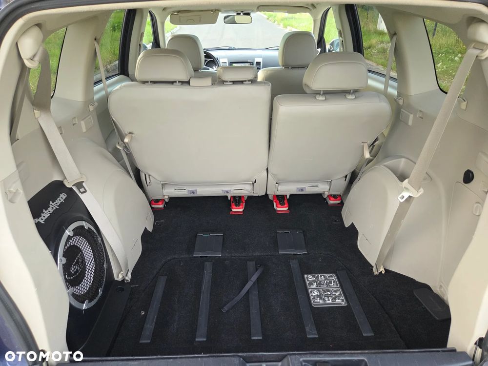 Mitsubishi Outlander 2.4 4WD CVT Intense - 22