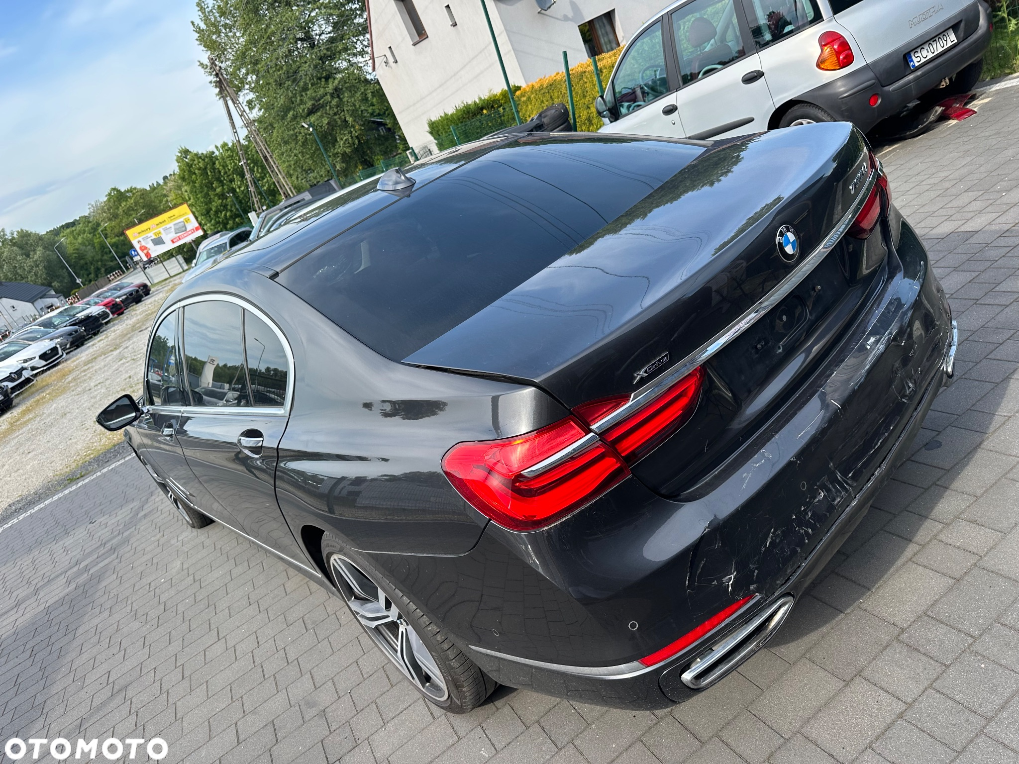 BMW Seria 7 750Li xDrive - 14