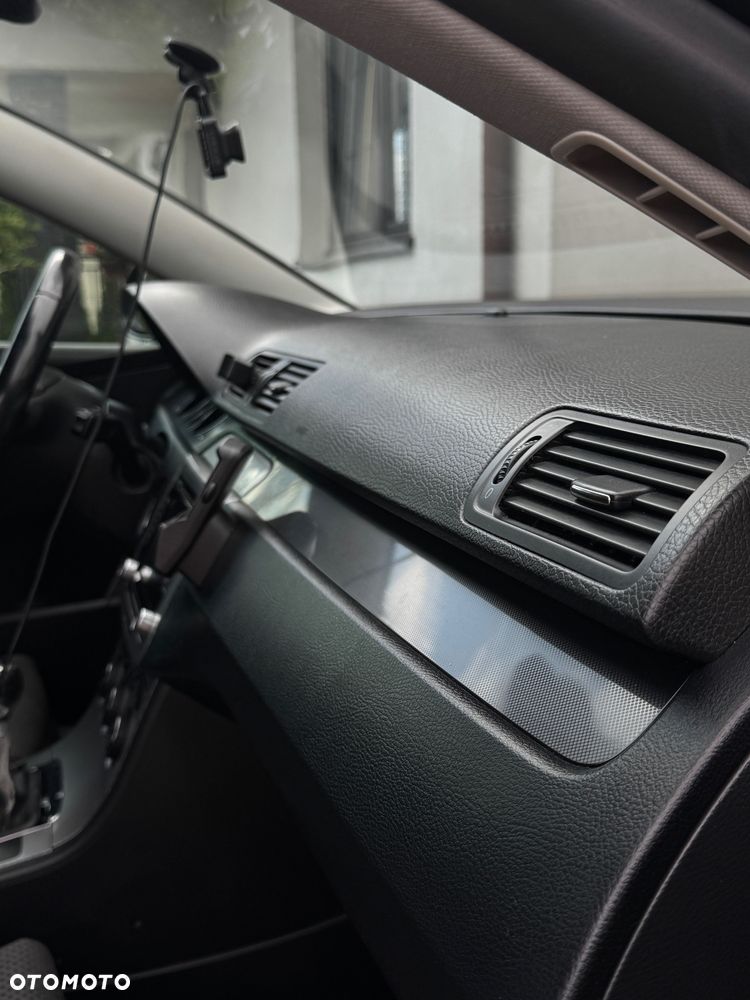 Volkswagen Passat 2.0 TDI Highline - 11