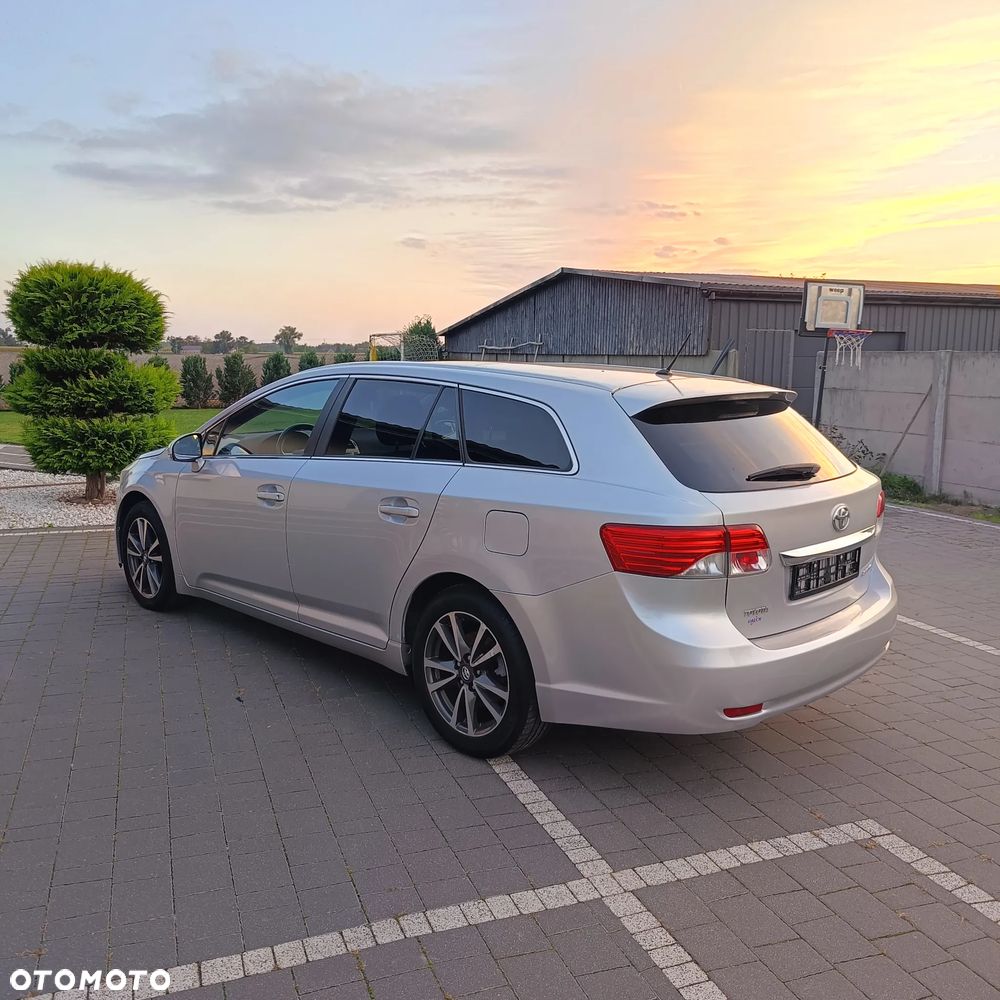 Toyota Avensis 2.0 D-4D - 8
