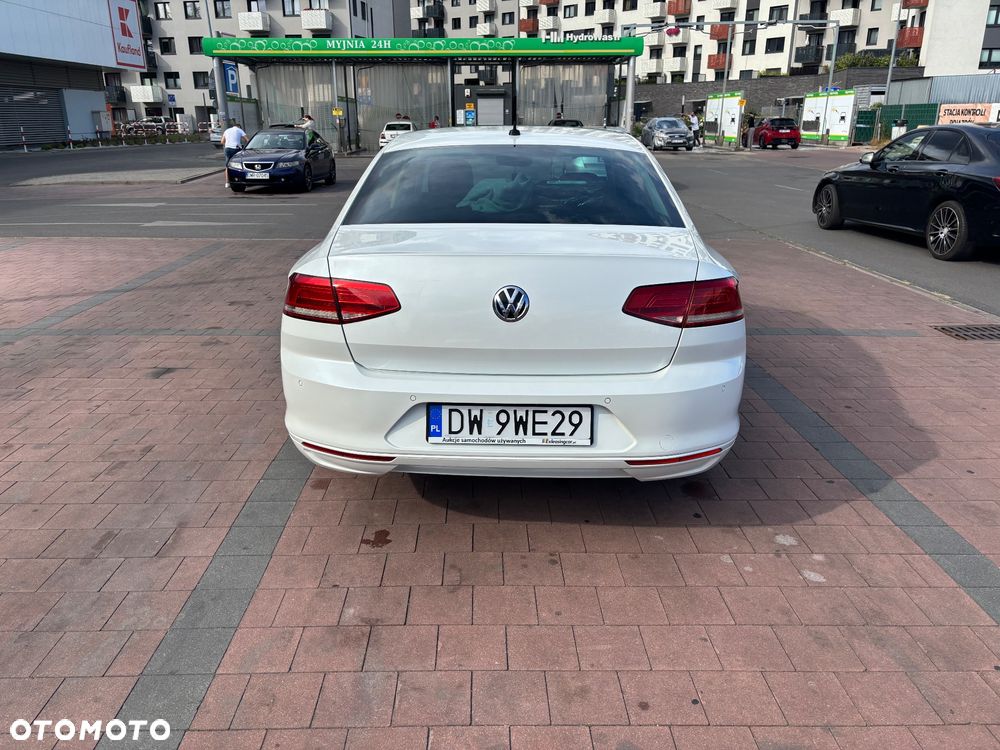 Volkswagen Passat - 9