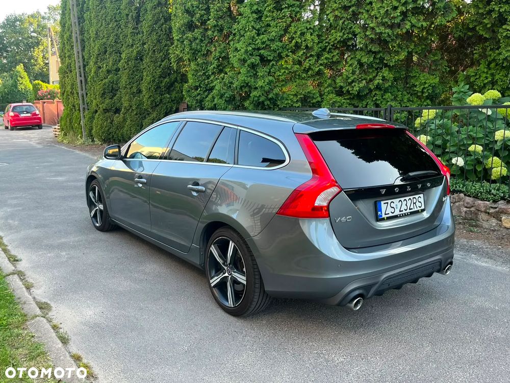 Volvo V60 D4 R-Design - 4