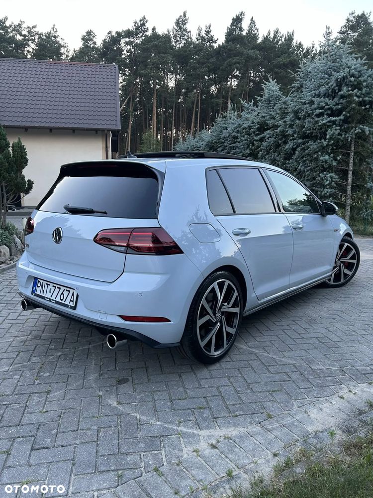 Volkswagen Golf - 24
