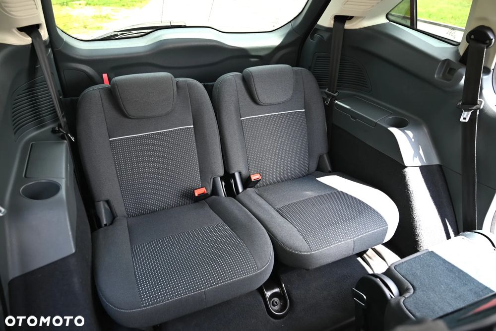 Ford Grand C-MAX - 30