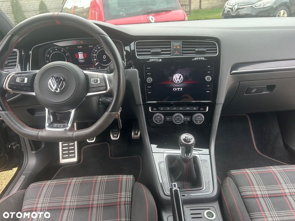Volkswagen Golf - 14