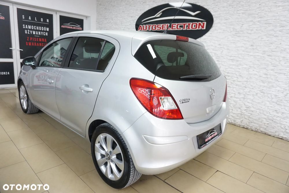 Opel Corsa 1.2 16V Cosmo - 10