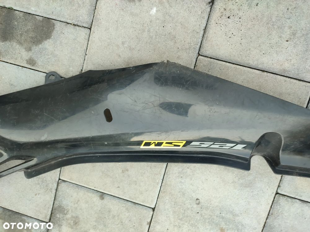 Owiewka, osłona prawa, bok, boczek, pogon prawy Suzuki DR 125 - 3