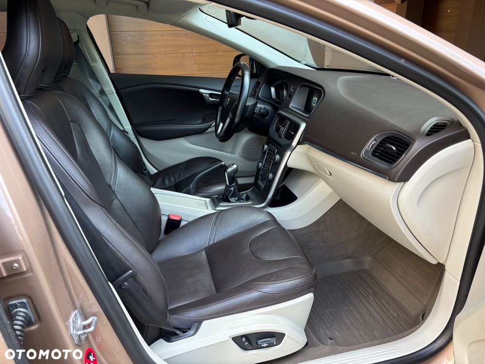 Volvo V40 T3 Summum - 24