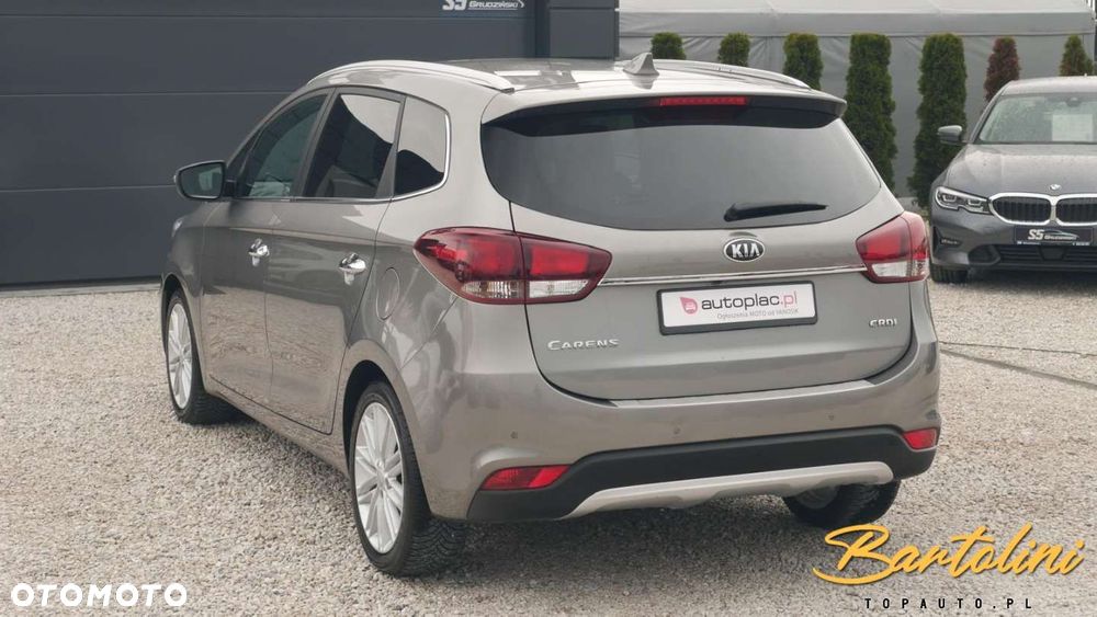 Kia Carens - 5