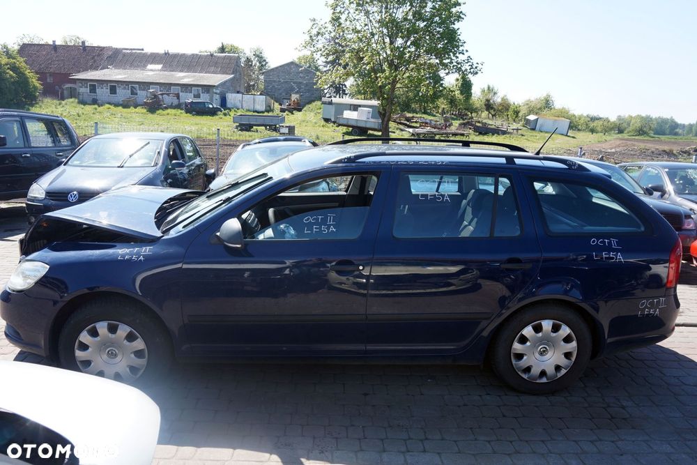 SKODA OCTAVIA II 1Z3 LIFT KOMBI 2013 LF5A 1.4 TSI CAXA 122KM NBW GRANATOWY na części - 2