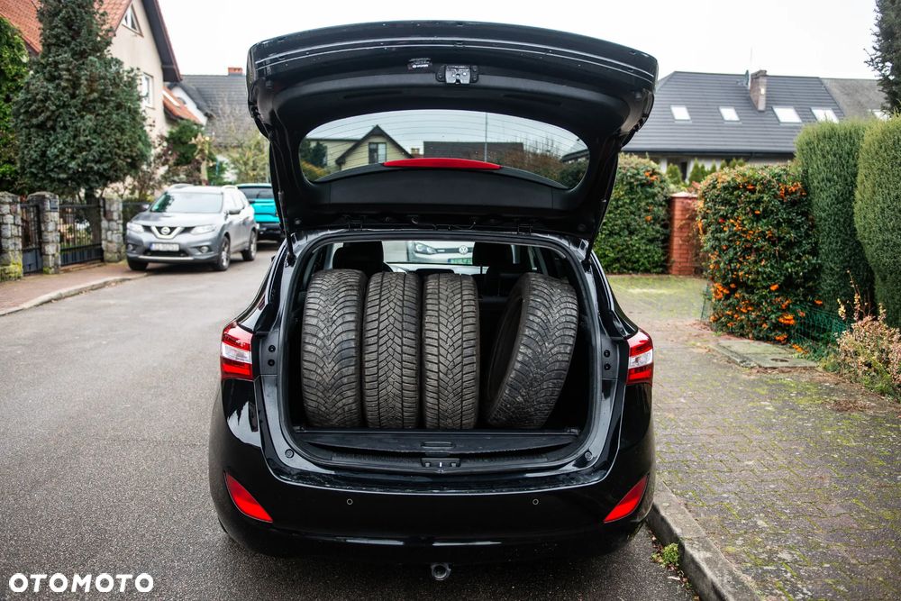 Hyundai i30 blue Kombi 1.6 GDi Passion - 14