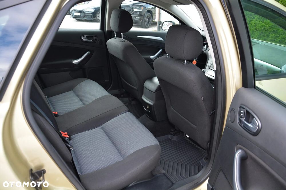 Ford Mondeo 2.0 S - 17