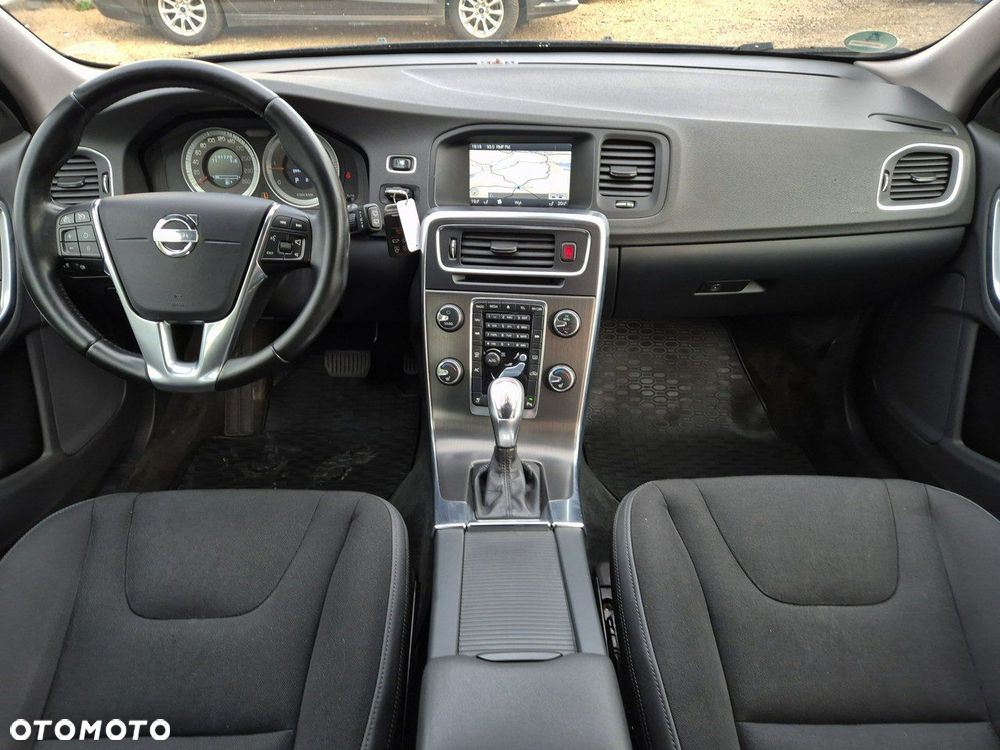 Volvo V60 D3 Geartronic Momentum - 23