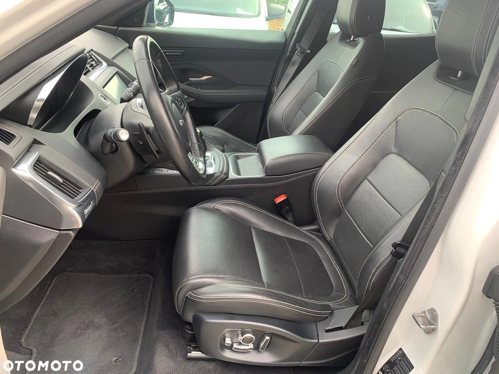 Jaguar E-Pace D180 AWD R-Dynamic S - 12