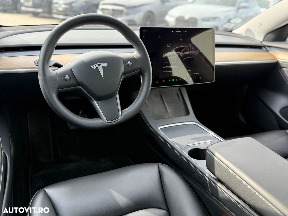 Tesla Model 3 - 5