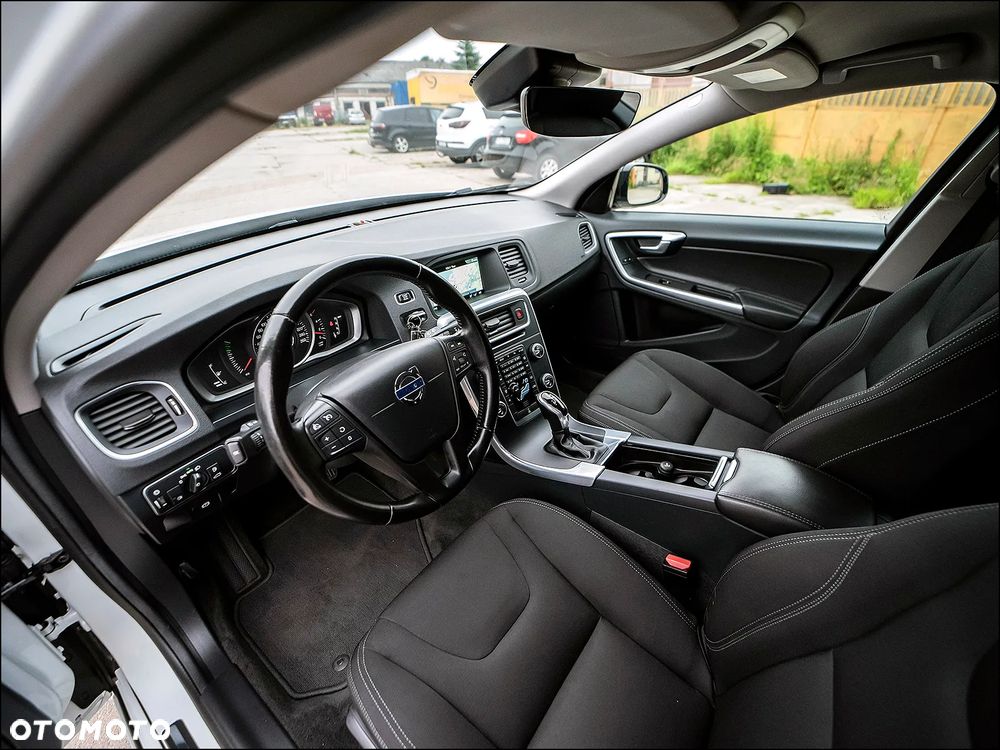 Volvo V60 Cross Country - 14