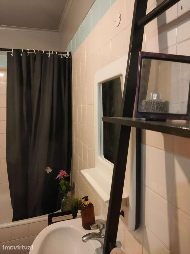 Quarto - localizado em Lisbon - Grande imagem: 5/8