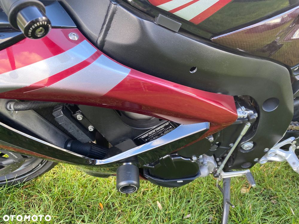 Suzuki GSX-R - 10
