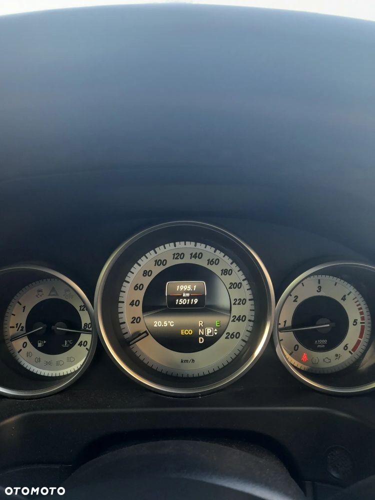 Mercedes-Benz Klasa E 220 BlueTEC 4-Matic Classic - 3