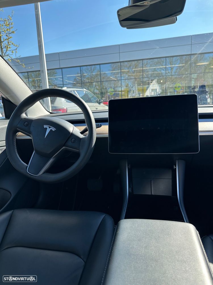 Tesla Model 3 - 4