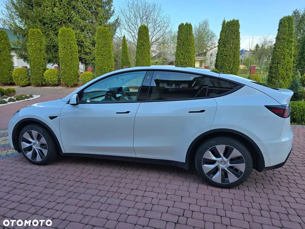 Tesla Model Y Long Range AWD - 6
