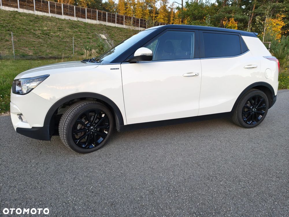 SsangYong/KGM Tivoli e-XGi 160 2WD Black+White - 6