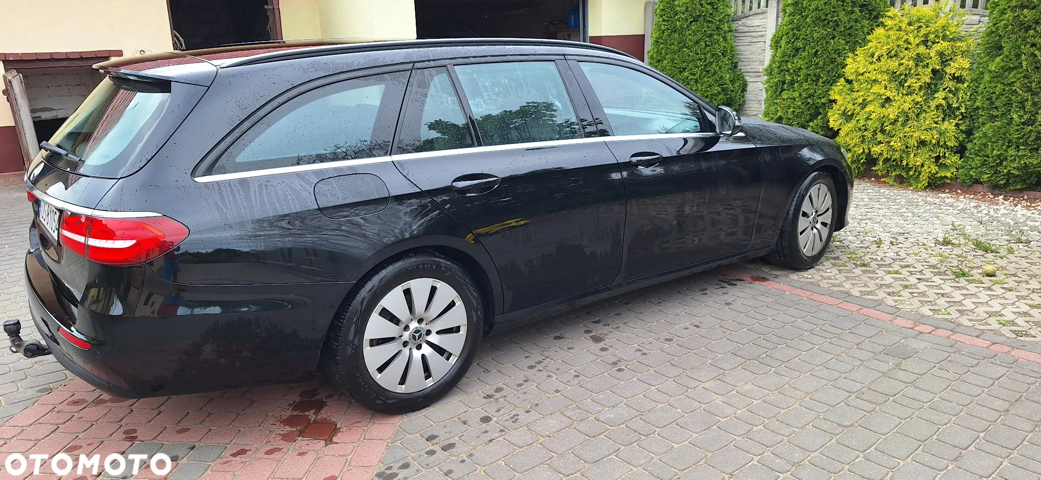Mercedes-Benz Klasa E 220 d 4Matic T 9G-TRONIC - 3