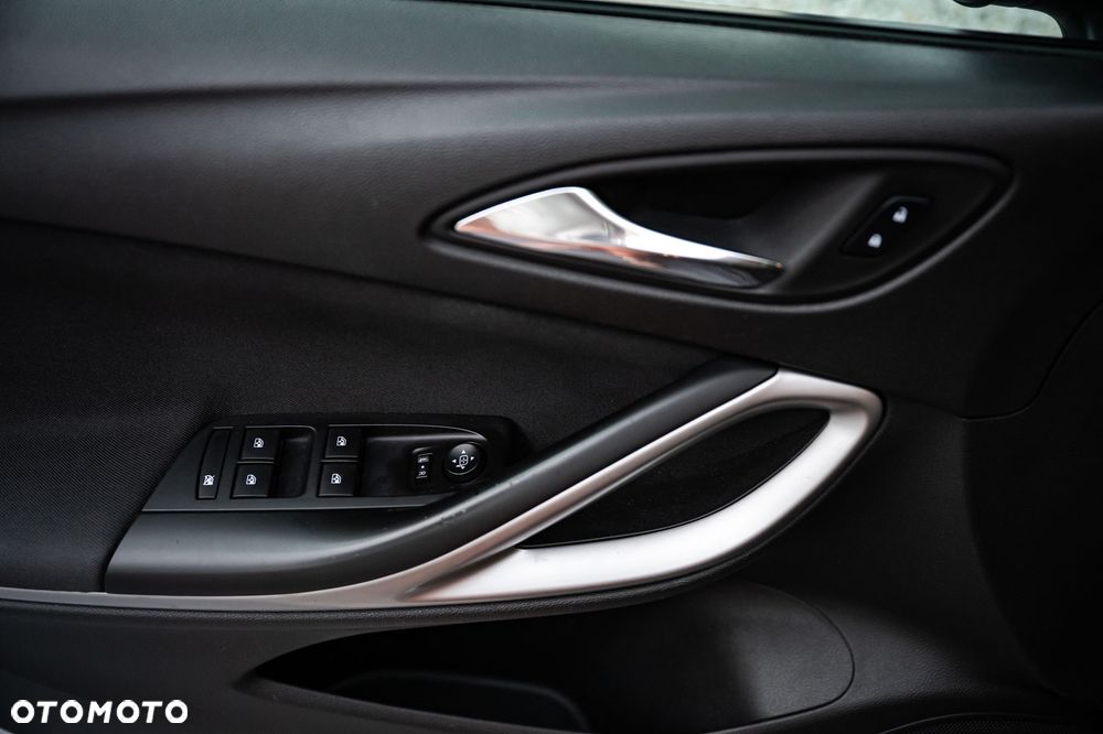 Opel Astra 1.4 Turbo Innovation - 17