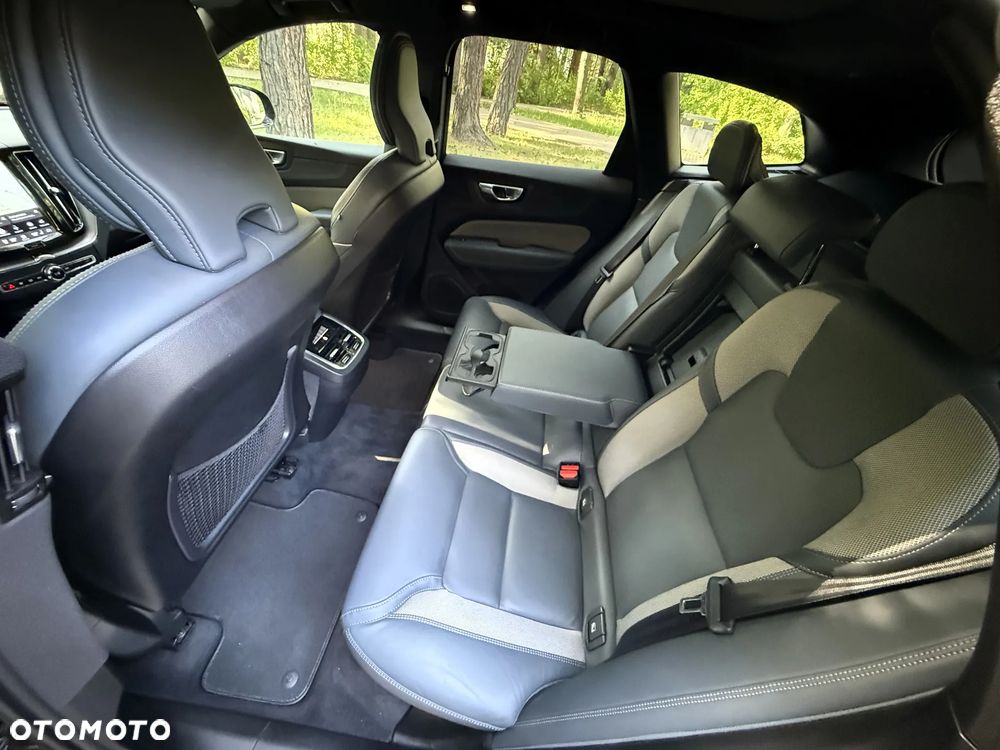 Volvo XC 60 B4 D AWD R-Design - 21