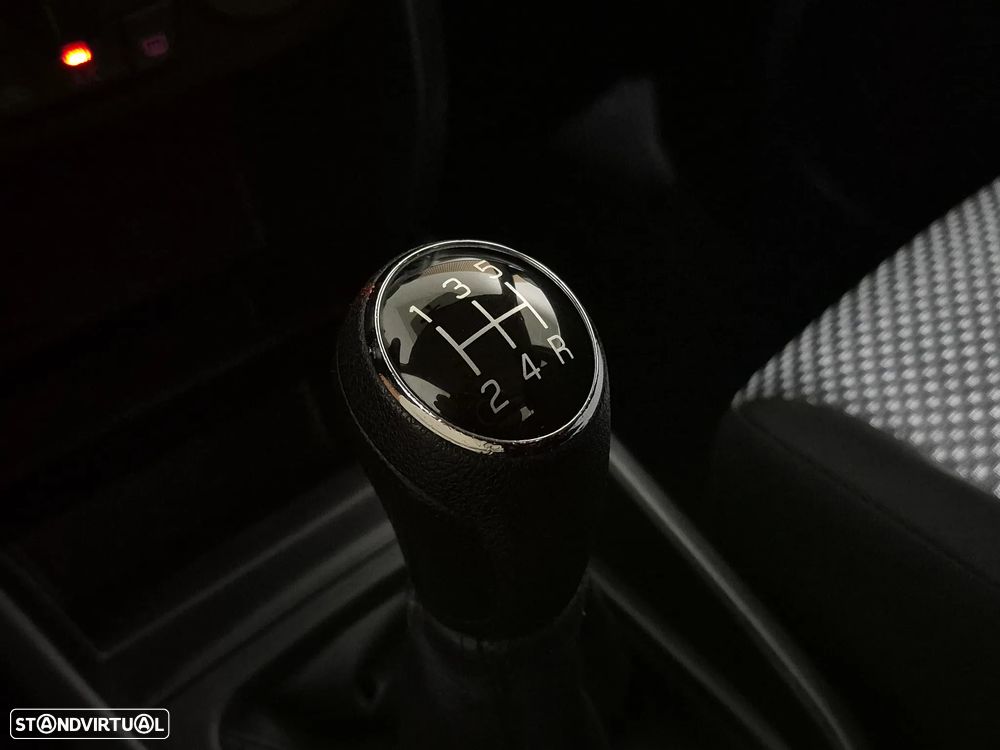 Suzuki Vitara 1.6 VVT GLX - 28