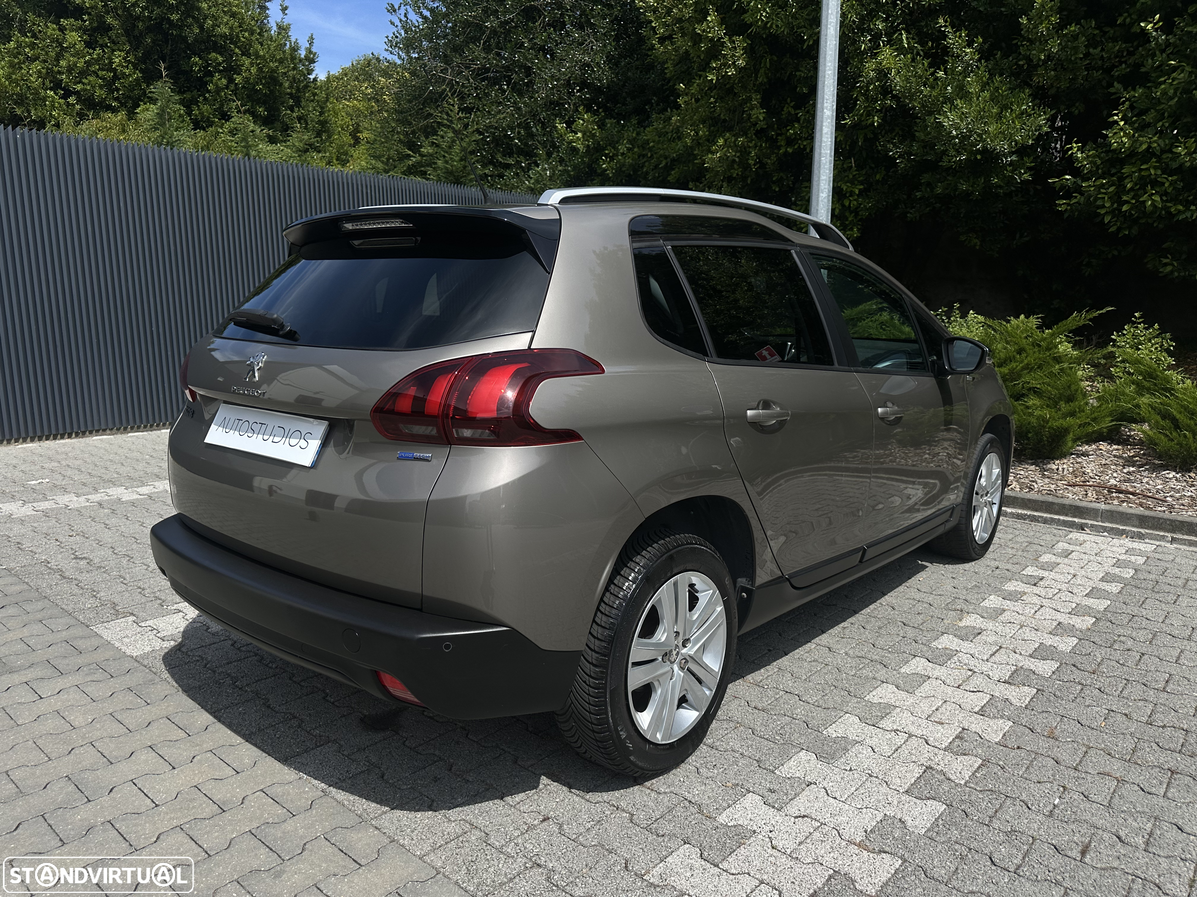 Peugeot 2008 PureTech 100 Style - 19