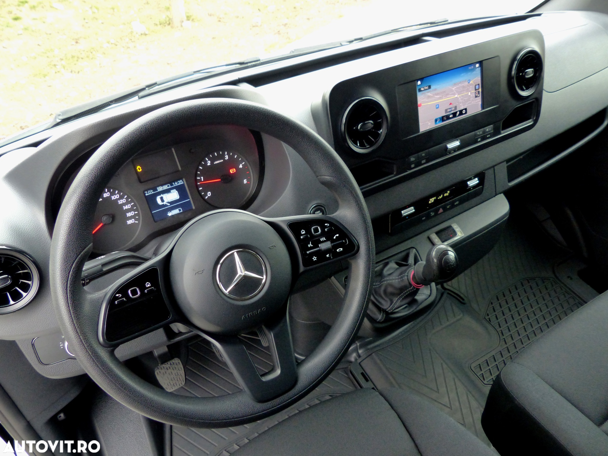 Mercedes-Benz Sprinter - 11