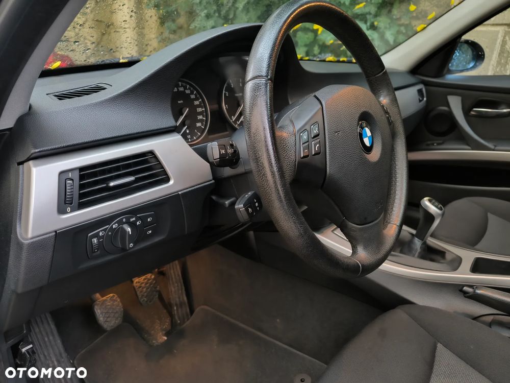 BMW Seria 3 318i Touring Edition Lifestyle - 19