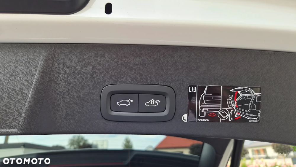 Volvo XC 40 T3 Geartronic Momentum Pro - 37