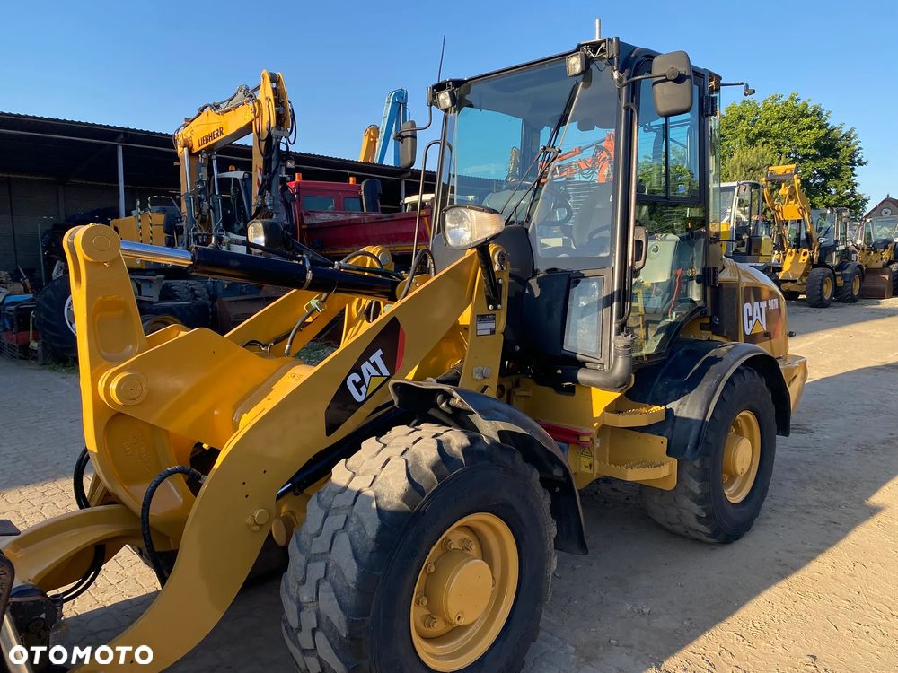 Caterpillar CAT 907H, 2012 ROK, ŁYŻKA OTWIERANA + WIDŁY, z NIEMIEC - 12