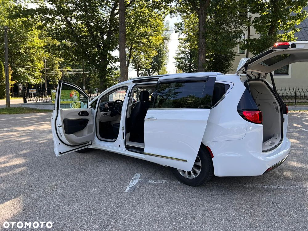 Chrysler Pacifica - 8