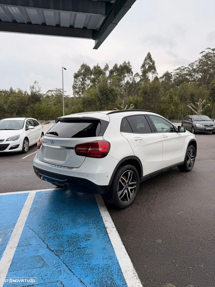 Mercedes-Benz GLA 180 - 2