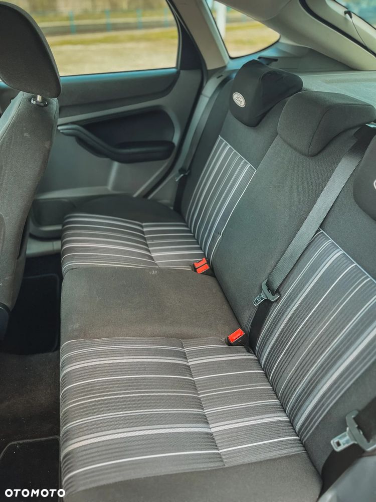 Ford Focus 1.6 Trend - 10