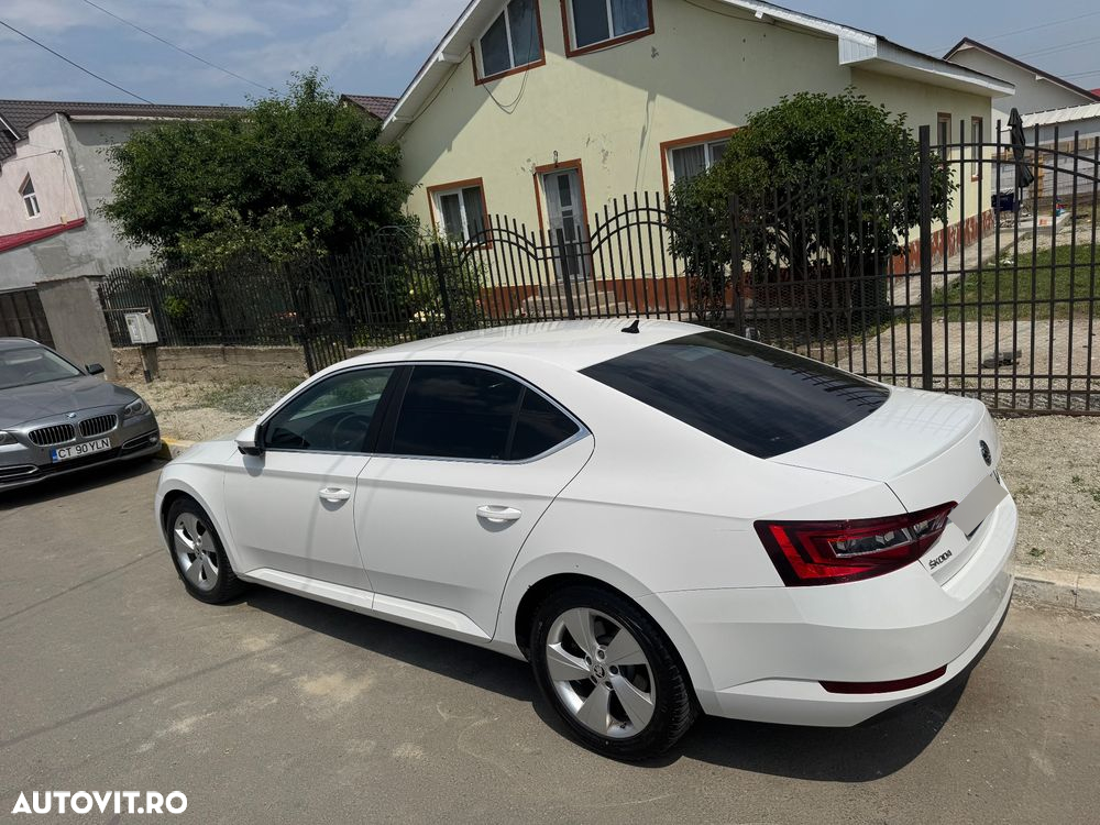 Skoda Superb 2.0 TDI DSG Ambition - 3
