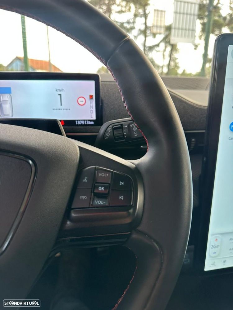 Ford Mustang Mach-E Premium AWD - 23