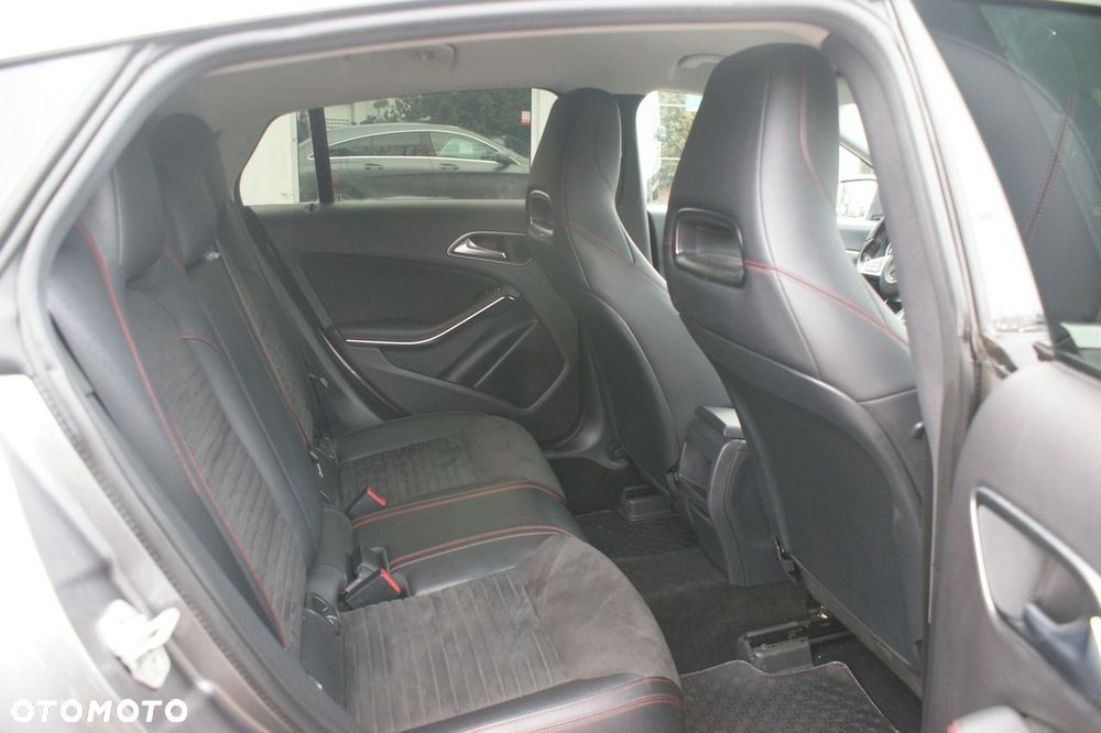 Mercedes-Benz CLA - 16