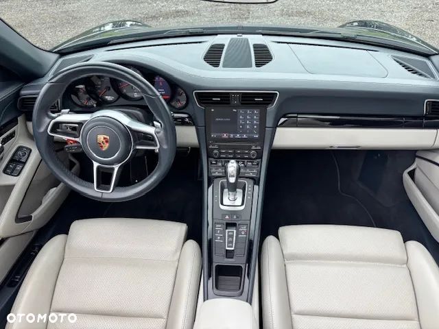 Porsche 911 Carrera PDK Cabrio - 20