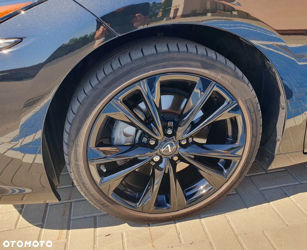 Lexus ES 300h F Sport Edition - 11