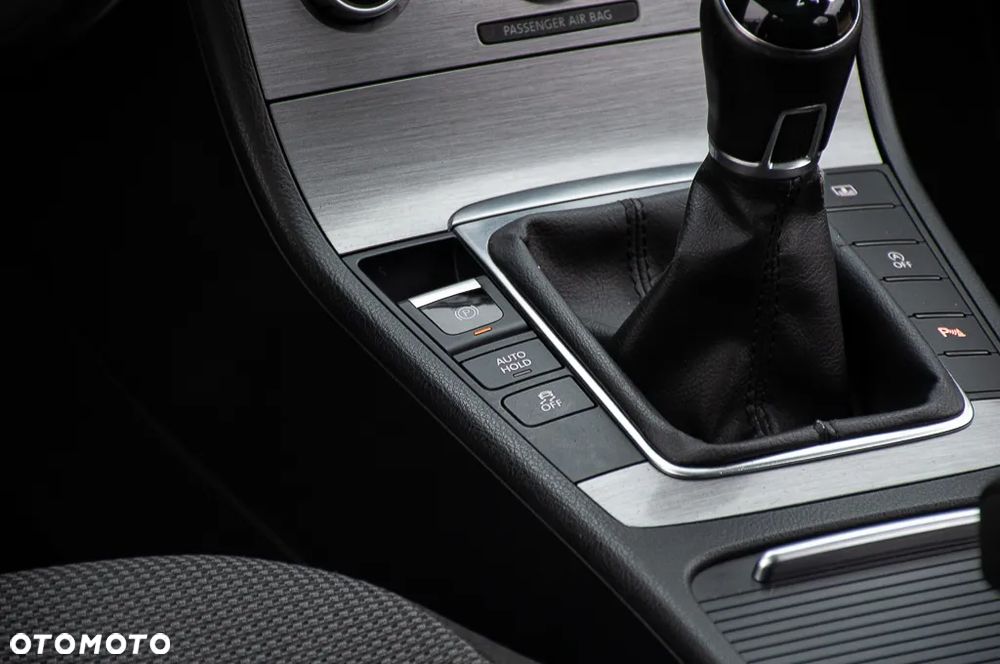 Volkswagen Passat 2.0 Blue TDI SCR Highline - 37