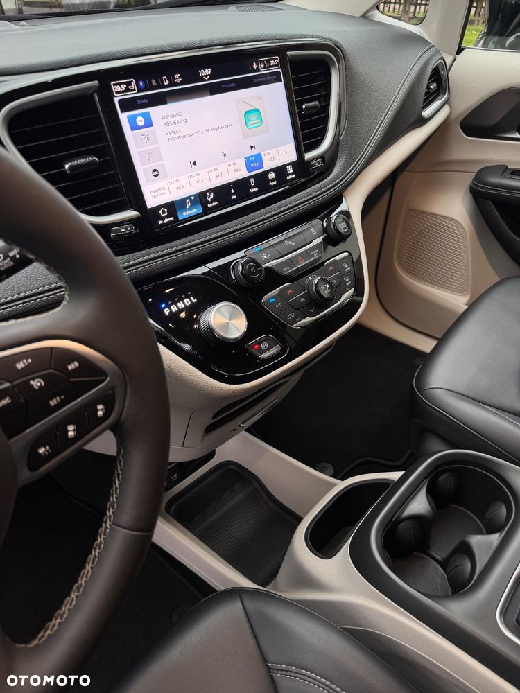 Chrysler Pacifica - 9