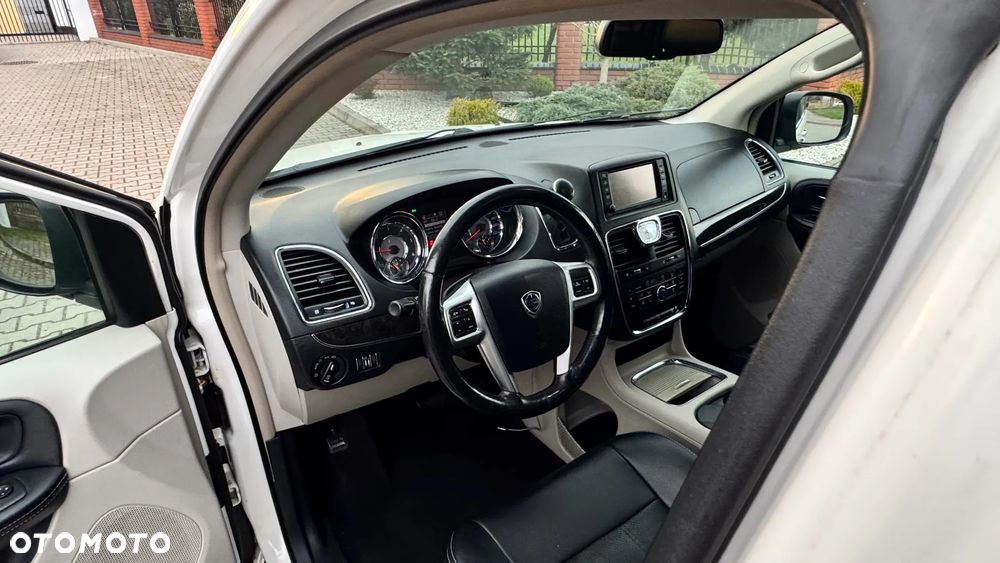 Lancia Voyager 2.8 Multijet 16v Platinum - 23