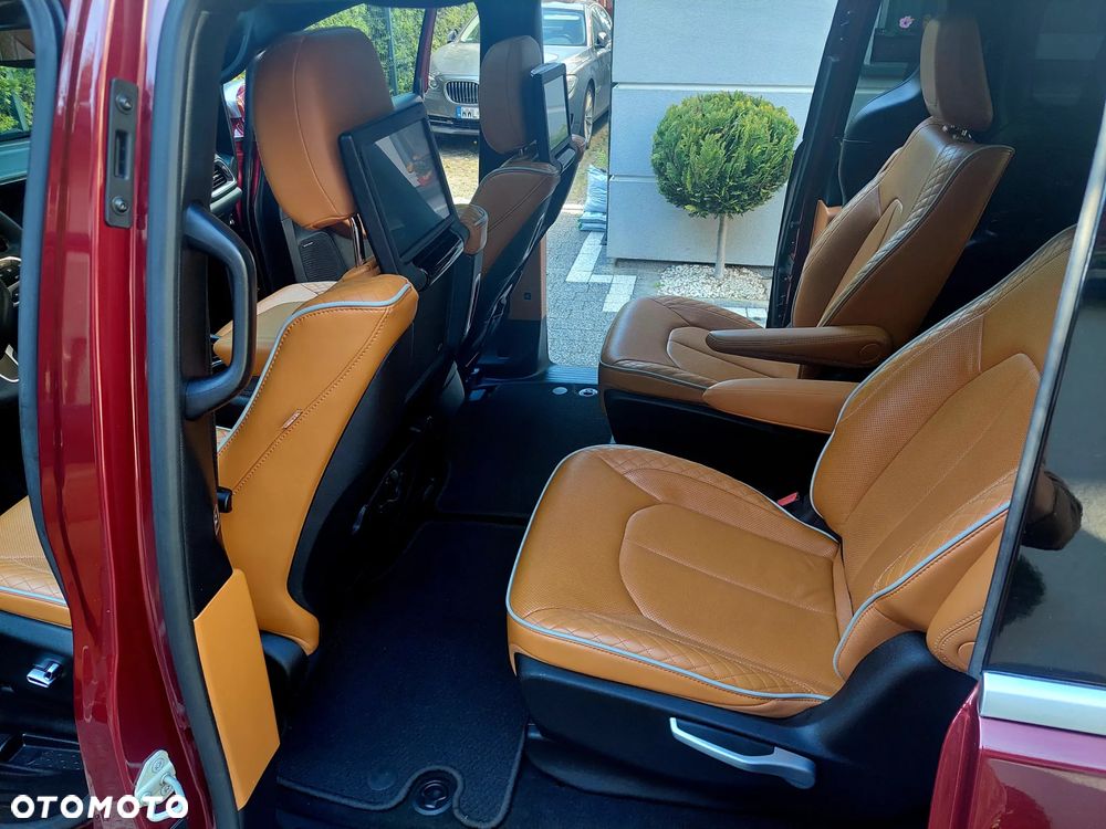 Chrysler Pacifica - 26